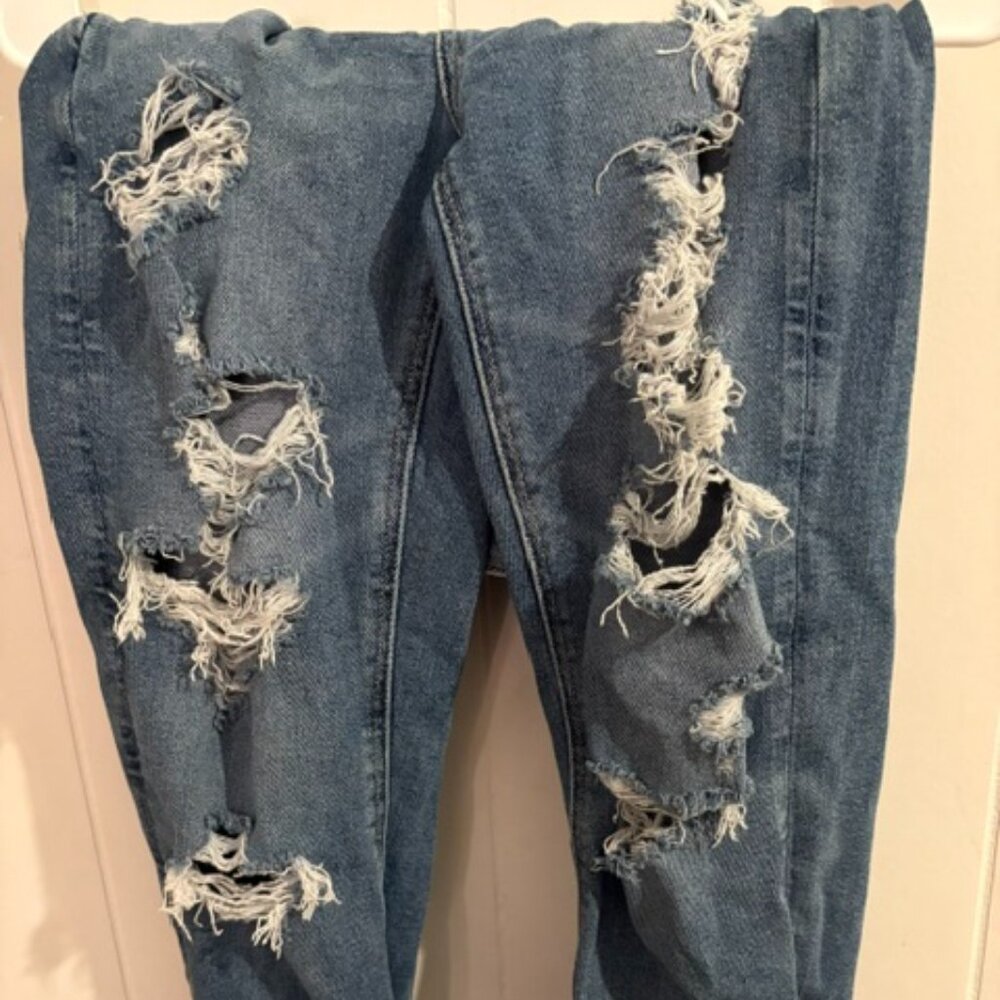 Medium Wash Ripped American Eagle Mom Straight Jeans in size 00 Regular